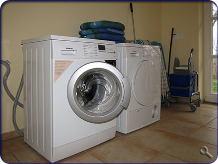 Münz-Waschmaschine und Münz-Wäschetrockner im Erdgeschoss