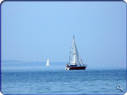 Segelboot auf der Ostsee bei Poel